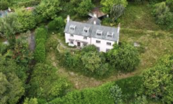 9 bed house for sale