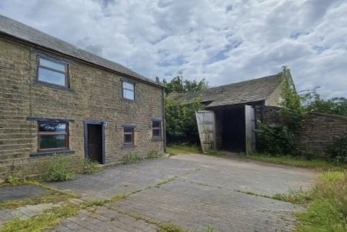 Farmhouse with barn for sale