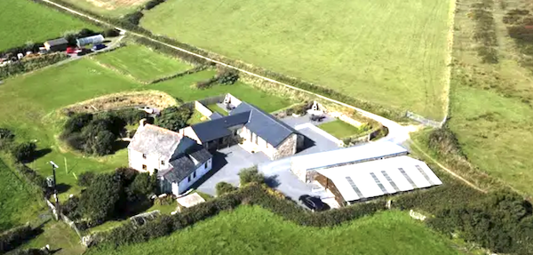 Farms andbuilding s for sale