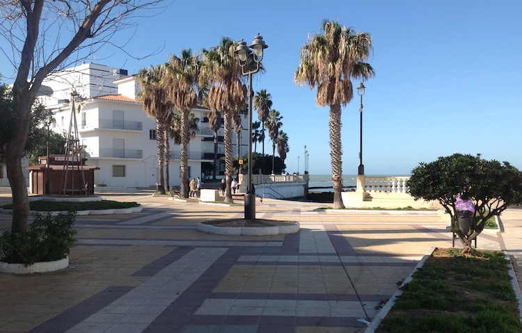 Chipiona, Square by the lighthouse
